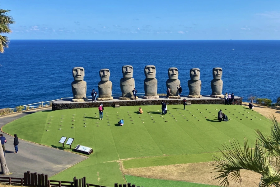 世界で唯一の完全復刻モアイ像